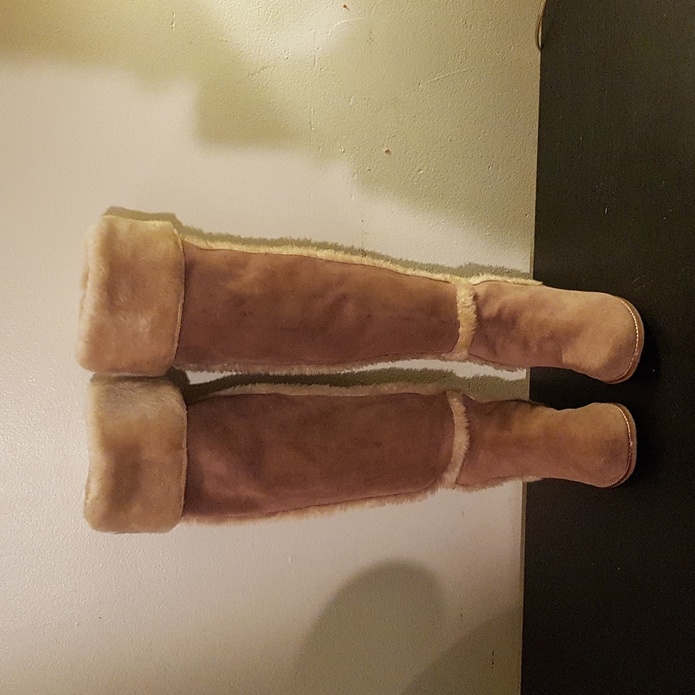 BCBG leather boots